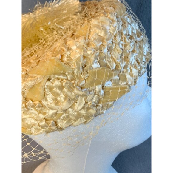 Ladies Ivory Raffia and Velvet Ribbon Hat with netting Sz 22 Vintage - Picture 6 of 11